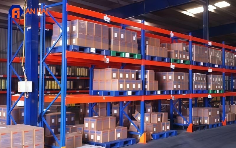 Ứng dụng của kệ sắt pallet ở Phan Rang