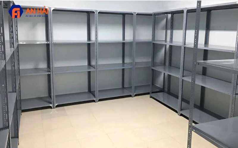 Ứng dụng thực tế của kệ sắt V lỗ tại Đắk Lắk