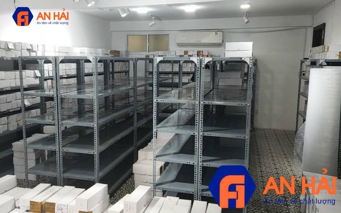 Kệ sắt V lỗ – Giải pháp lưu trữ linh hoạt cho mọi nhu cầu tại Lâm Đồng