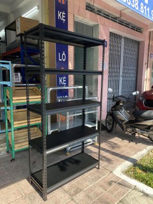 Kệ V cài