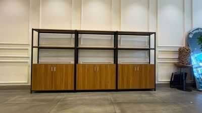Kệ khung sắt mâm gỗ có hộc tủ