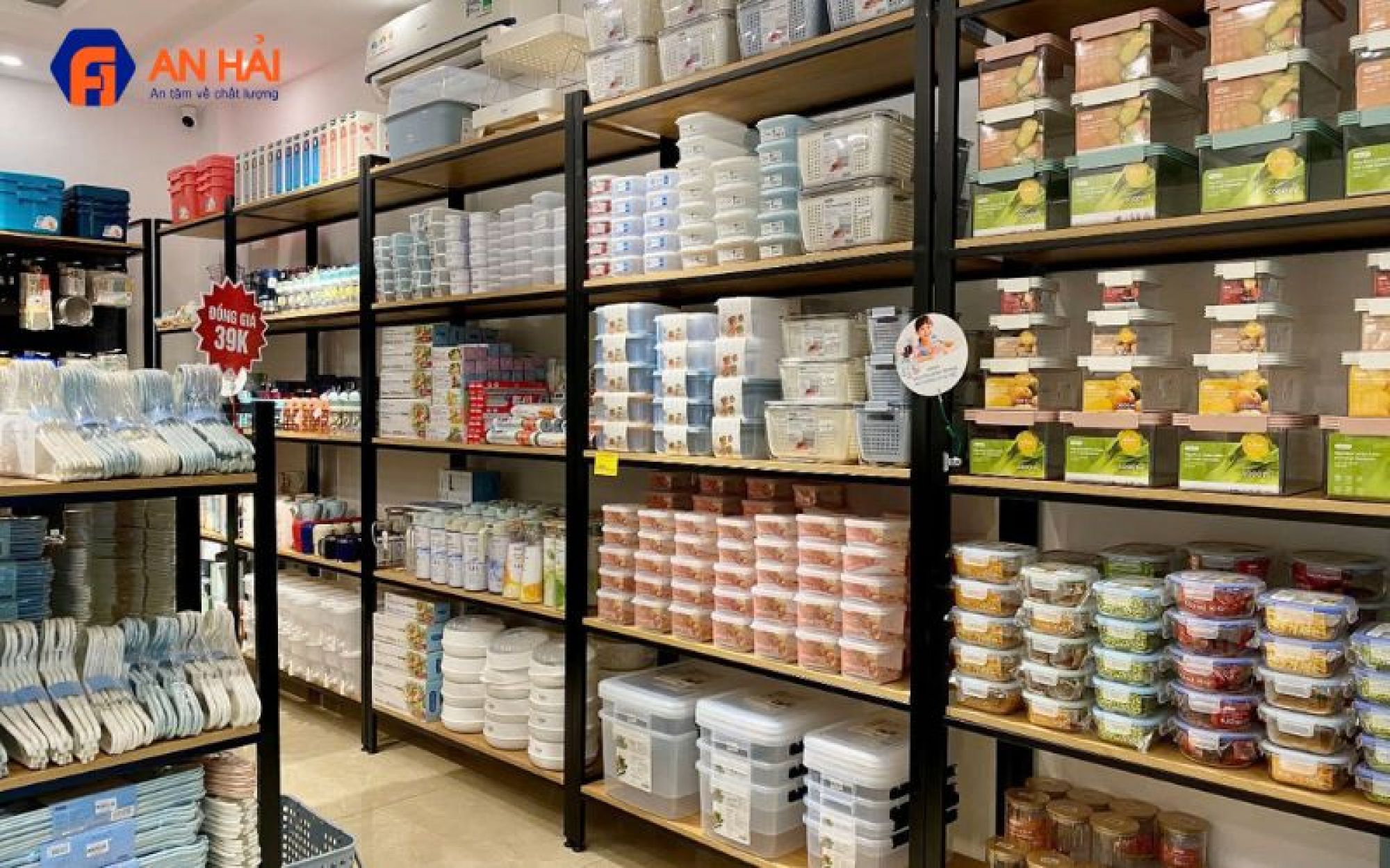 Đánh giá chi tiết các loại kệ siêu thị (tôn lưới, tôn liền,...) và ứng dụng