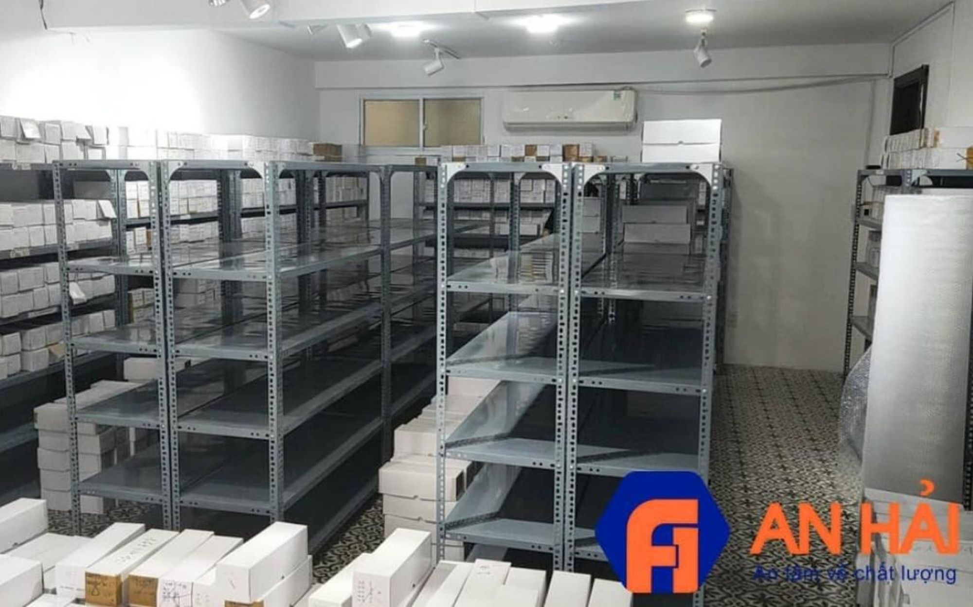 Kệ sắt v lỗ ở lâm đồng | Giải pháp lưu trữ bền bỉ, giá tốt nhất